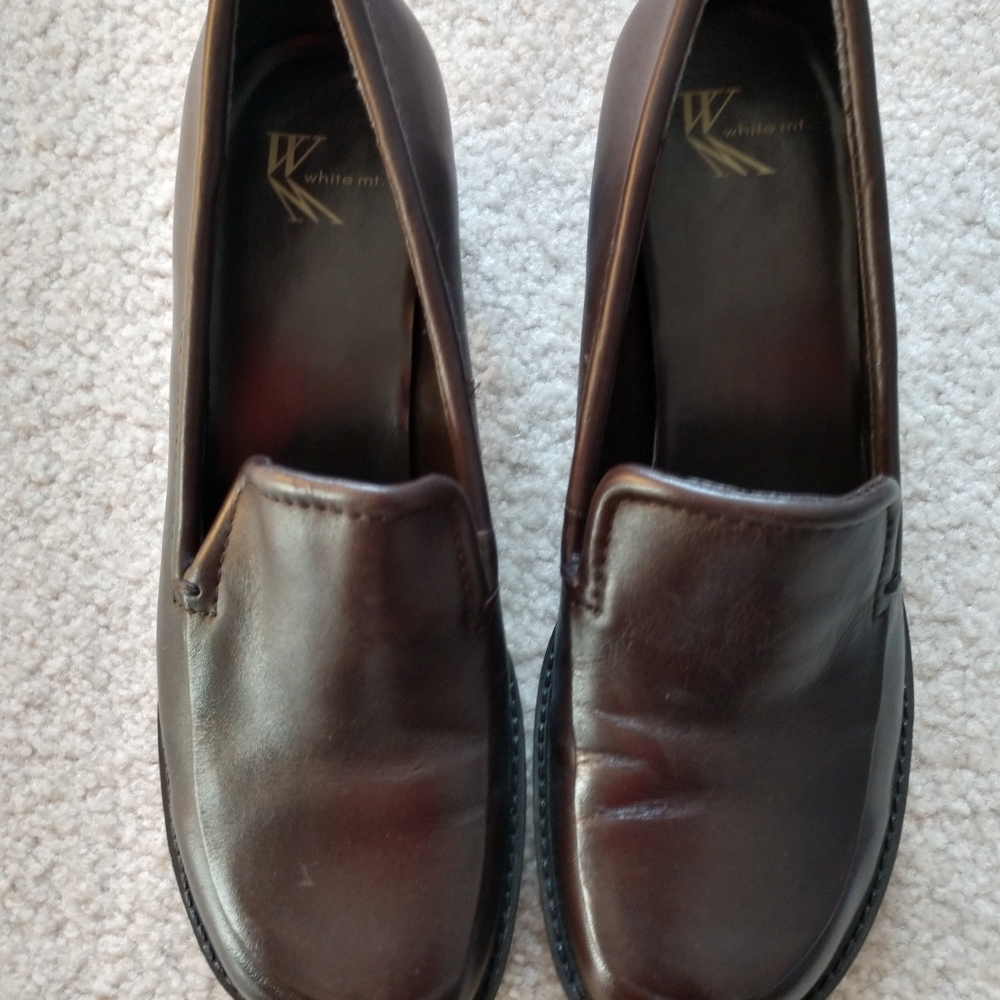 White Mountain Leather Slip-on Shoes